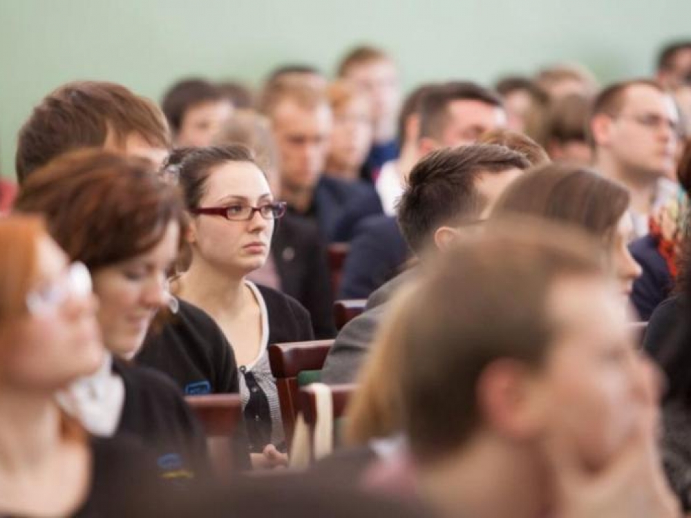 Svarbu žinoti, kad dieninės studijų formos studentų, kurie studijas baigs ir diplomus įgis sausio, vasario, kovo ar balandžio mėnesiais arba dėl kokių nors priežasčių iš viso jas nutrauks, draustumas PSD baigsis studijų baigimo arba nutraukimo mėnesio paskutinę dieną imtinai. Pavyzdžiui, jei studentas diplomą gaus, iš mokymo įstaigos bus pašalintas arba studijas nutrauks savo noru sausio mėnesį, jo draustumas galios iki paskutinės sausio mėnesio dienos.