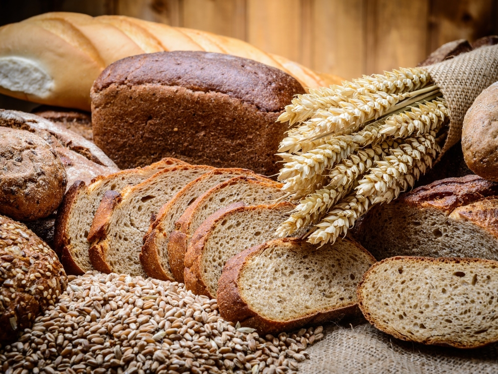 Duonos gamybai gali būti naudojami įvairūs miltai – kvietiniai, ruginiai, kvietiniai Speltos miltai ir kiti. Tradiciškai kepamos ruginės duonos Lietuvoje pripažintos tautiniu paveldu.
