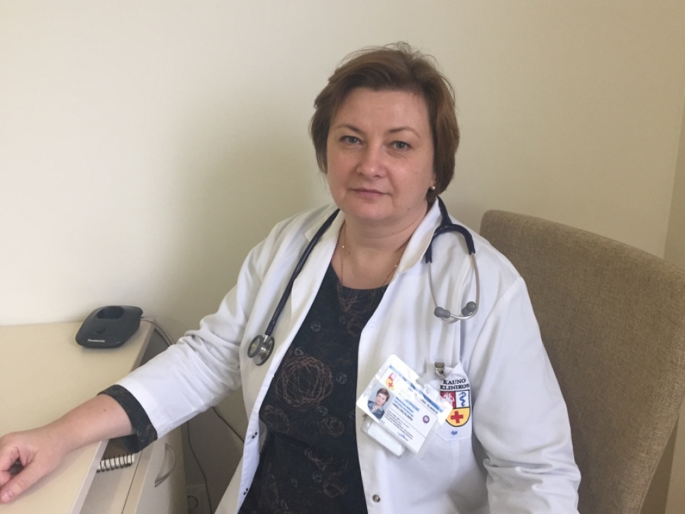 „Gydytojui prireikia būti ir psichologu, ir artistu, tavo bloga nuotaika ar asmeninės problemos turi būti paslėptos. Supranti, kad žmonės išgyvena kur kas sunkiau nei tu. Bet suprantu, kad šioje situacijoje gydytojas turi būti „stiprioji grandis“, turi būti stiprus, nes artimieji neturi daugiau į ką atsiremti“, - sako Kauno klinikų Vaikų onkologijos ir hematologijos sektoriaus vadovė dr. Giedrė Rutkauskienė.
