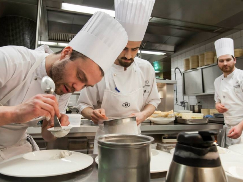 Islandijoje žiemą vykstantis maisto festivalis „Food and fun“, pradėtas organizuoti 2002 m., šiandien įgijo visuotinį pripažinimą. Į šią šiaurės šalį yra kviečiami virėjai iš JAV ir Europos, kad kartu su vietiniais restoranų virėjais savaitę dalyvautų varžybose ir kurtų gurmaniškus patiekalus.