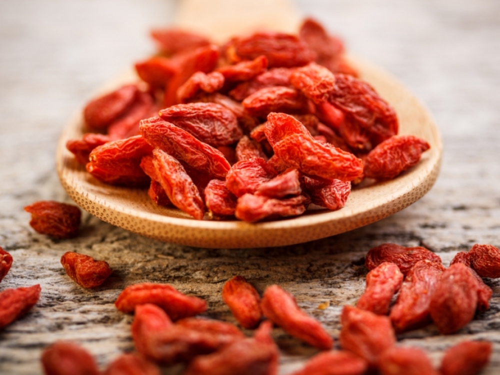 100 g ožerškio uogų suteikia apie 306 kcal! Tad jei turite antsvorio, lieknėjate, irgi vartokite saikingai. Džiovintomis ožerškio uogomis geriausia mėgautis tarp valgymų. Dienos norma – apie 25 g.