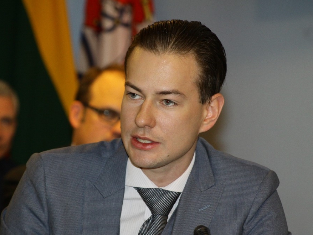 „Atrodytų, šiandien jau galime džiaugtis – bendromis pastangomis, nes per metus pasiekėme, kad daugiau kaip 80 procentų į tikslinę grupę patenkančių gyventojų sužinojo apie galimybę nemokamai dalyvauti prevencinėse programose, o maždaug kas ketvirtas šalies gyventojas jose dalyvavo. Tačiau džiaugtis dar tikrai per anksti – nors ir žino apie galimybę pasitikrinti, ar neserga vėžiu, dalyvauja šiose programose ir pasitikrina sveikatą tik 40 procentų gyventojų, o pernai ir užpernai pasitikrinusių buvo maždaug tiek pat“, – teigia POLA prezidentas Šarūnas Narbutas. 