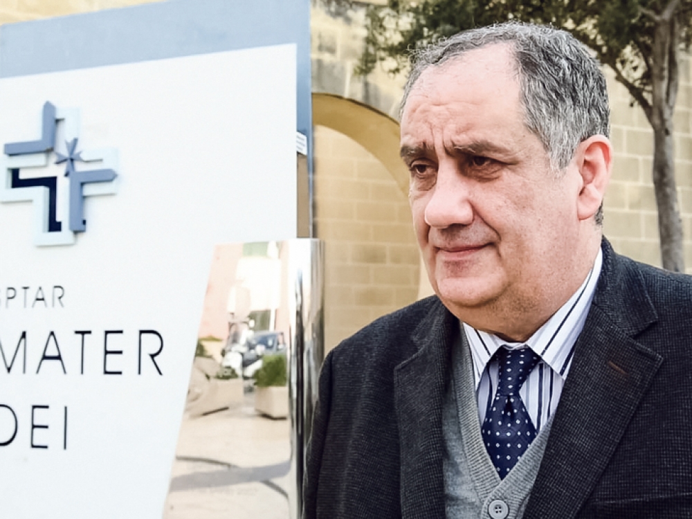 „Mus tikina, jog visos paslaugos ligoninėse išliks. Galbūt, tačiau ne visos ligoninėje teikiamos paslaugos yra ekonomiškai naudingos. Ar privatus verslas jas išlaikys? Nemanau“, - teigia medikų streike dalyvavęs Medikų asociacijos generalinis sekretorius Martin Balzan.