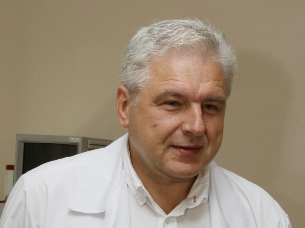 „Šių dienų medicinoje pažangos stabdis yra ir giminingų diagnozių grupių (DRG) paslaugų apmokėjimo sistema, į kurią nėra įtrauktos naujos technologijos“, - sako Nacionalinio vėžio instituto Onkourologijos skyriaus vedėjas dr. Albertas Ulys.