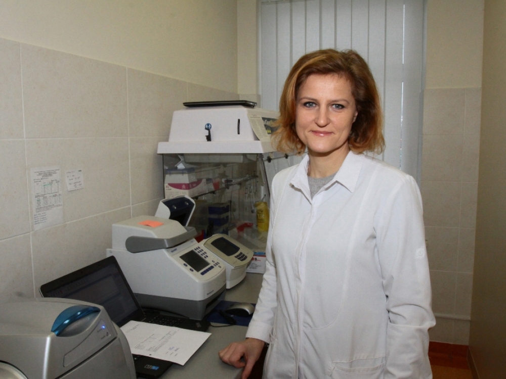 „Ateityje, tikėtina, visai netolimoje, kiekvienas naujagimis turės savo DNR pasą (kartu su gimimo liudijimu), o mes, genetikai, kartu su kitais specialistais, visų pirma šeimos gydytojais, jį skaitysime kaip medicininę kortelę, kad galėtume padėti savo pacientams“, - sako doc. Jūratė Kasnauskienė.