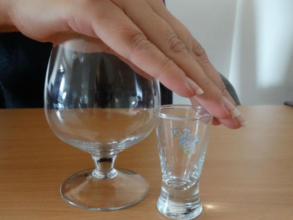 Nepaisant draudimų priklausomybė nuo alkoholio Lietuvoje tebegydoma kodavimu