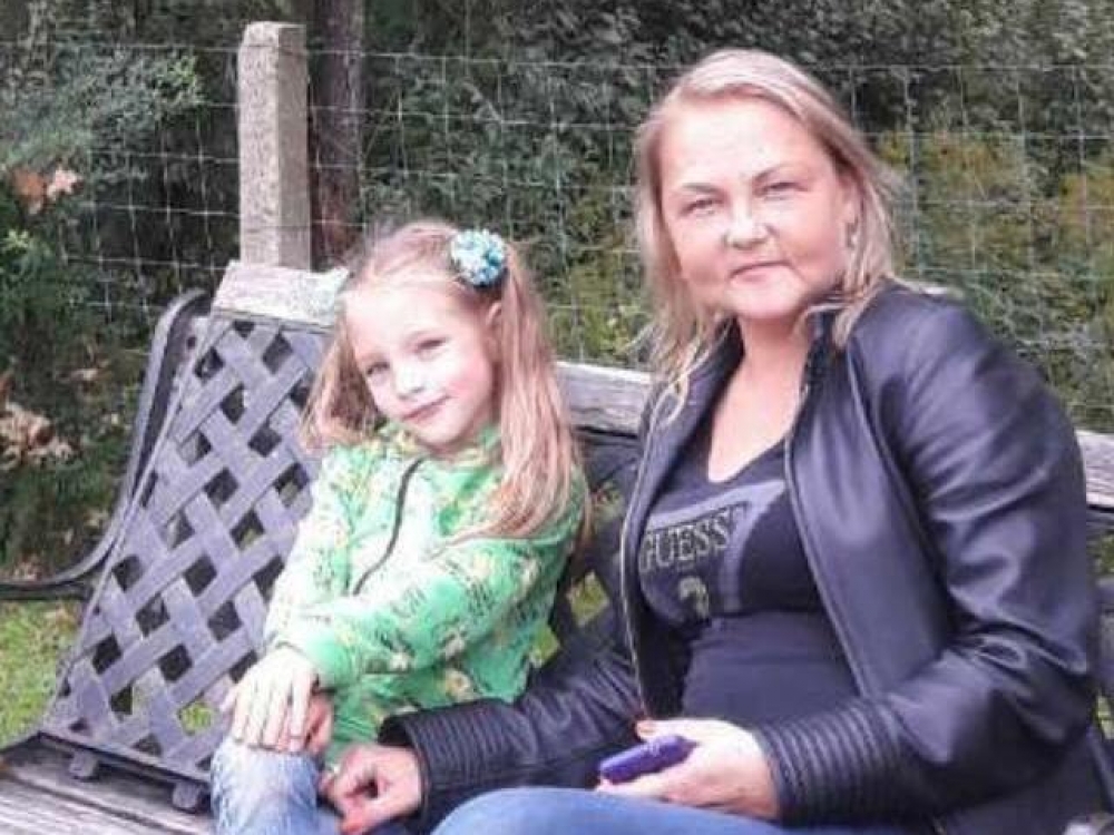 „Tai, kad ji išgyveno, tikras stebuklas, nes gimė jau praktiškai negyva, teko ją gaivinti. Mergaitė nesvėrė kilogramo, o ūgio net nematavo, nes sakė tokių mažų nematuojame, ji tilpo ant vyriško delno“, – apie dukrelės gimimą kalba Irena Vaitkevičienė.