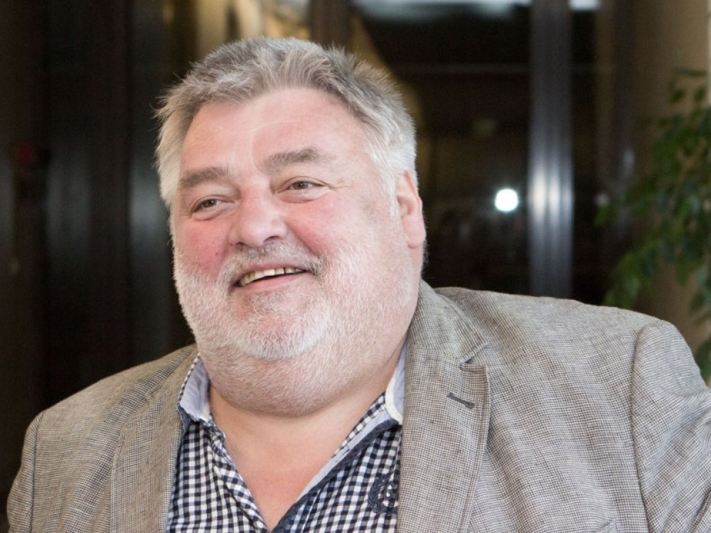 „Mūsų virtuvei, kurią kartais įsivaizduojame kaip lietuvišką, tėra penkiasdešimt ar šimtas metų“, - sako Vilniaus universiteto profesorius ir televizijos laidų vedėjas Alfredas Bumblauskas.
