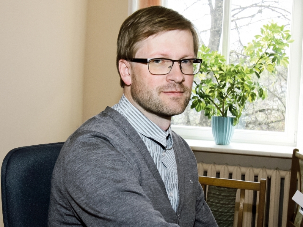 „Prieš septynerius metus nieko nenutuokiau apie diabetą. Sūnaus liga tapo gyvenimo išbandymu. Tai - psichologinė, socialinė ir ekonominė našta šeimai bei valstybei. Kasmet Lietuvoje apie šimtas vaikų ir jų šeimų patiria tokį smūgį. Todėl jaučiu gilią prasmę prisidėti prie šios ligos priežasties paieškų“, - sako Vilniaus universiteto mokslininkas Darijus Veteikis.