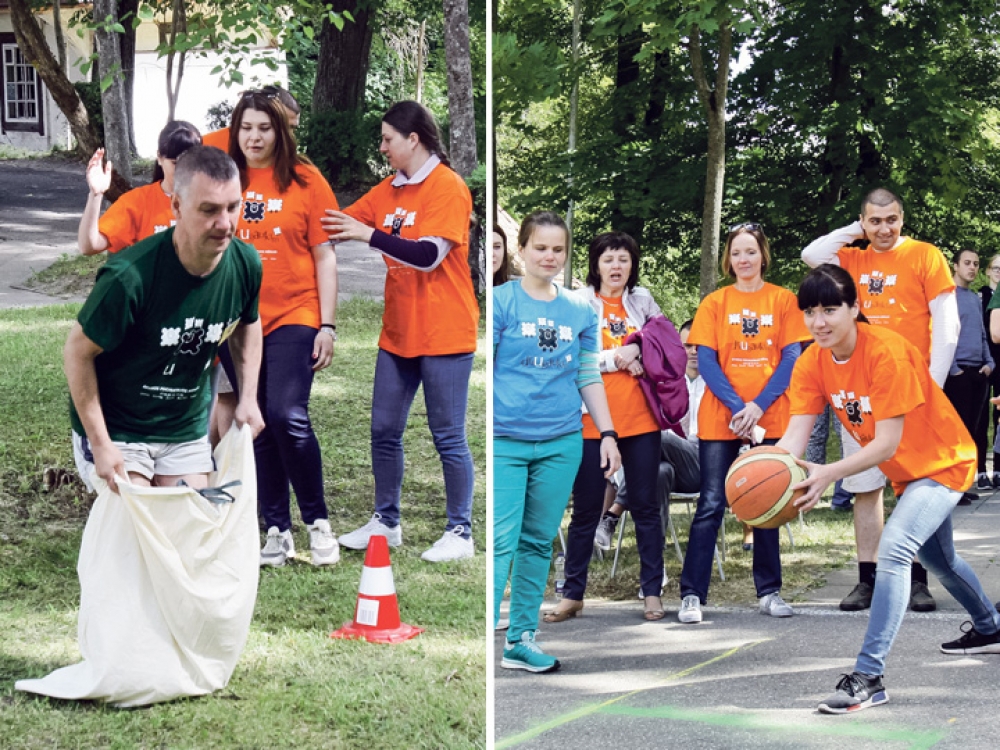 Vilniaus miesto psichikos sveikatos centras surengė tradicines 24 sporto žaidynes, kuriose įvairiose rungtyse varžėsi tiek pacientų, tiek ir gydytojų komandos. Šiemet pirmą kartą buvo suburta ir tarptautinė į mokymus atvykusių specialistų iš Ukrainos komanda. Nuotr. gydytojas psichiatras Olegas Vasiljevas, socialinė darbuotoja Tamara. Pasak Ukrainos medikų, tokia sporto šventė yra puiki galimybė atsipalaiduoti. Grįžę namo jie savo gydymo įstaigose ims rengti tokias šventes.