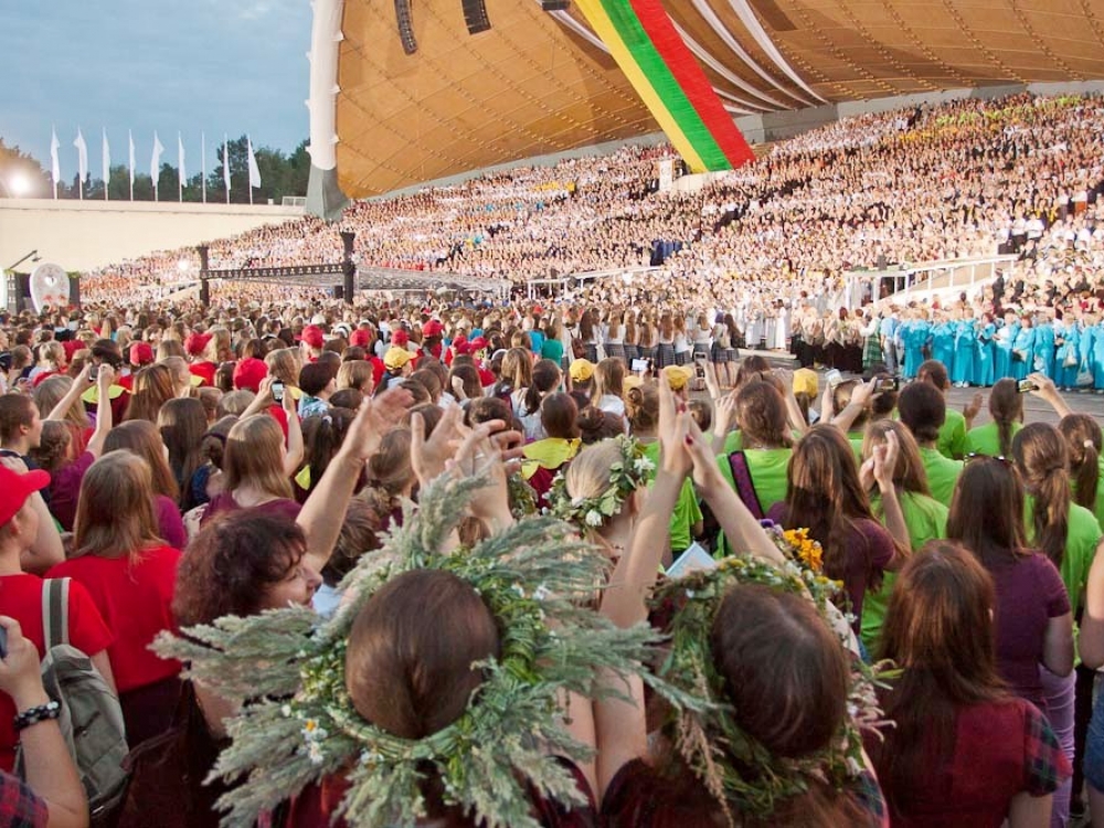 Какой праздник в литве. Литовский фестиваль. Праздники литовцев. Йонинес в Литве. Фестиваль «Литуаника» в Литве.