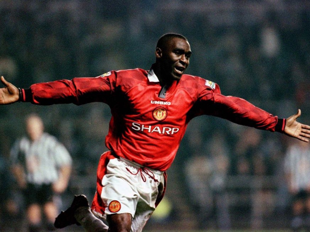 Andy Cole‘as – komandos „Manchester United“ puolėjas, įtariama, 2015 metais keliaudamas po Vietnamą, užsikrėtė virusu, kuris pažeidė inkstus. Atlikta gyvo inksto transplantacija, nes inkstą jam padovanojo sūnėnas.