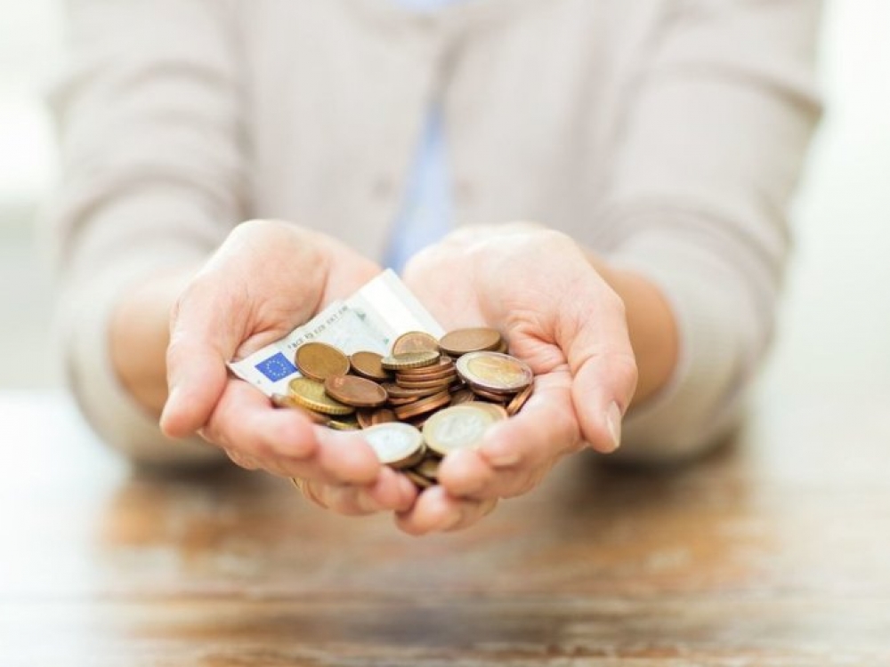 Nuo kitų metų pradžios gyventojai iš viso turės tris galimybes: kaupti toliau pagal naują formulę ir skirti 3 proc. nuo savo atlyginimo bei gauti 1,5 vidutinio darbo užmokesčio valstybės įmoką, grįžti su visa pensijų fonduose sukauptų pinigų suma į „Sodrą“, taip atstatant dėl privataus kaupimo sumažintą valstybės pensiją, arba stabdyti kaupimą ir grįžti į „Sodrą“, tačiau palikti sukauptas lėšas fonde iki kol sukaks senatvės pensijos amžius. 