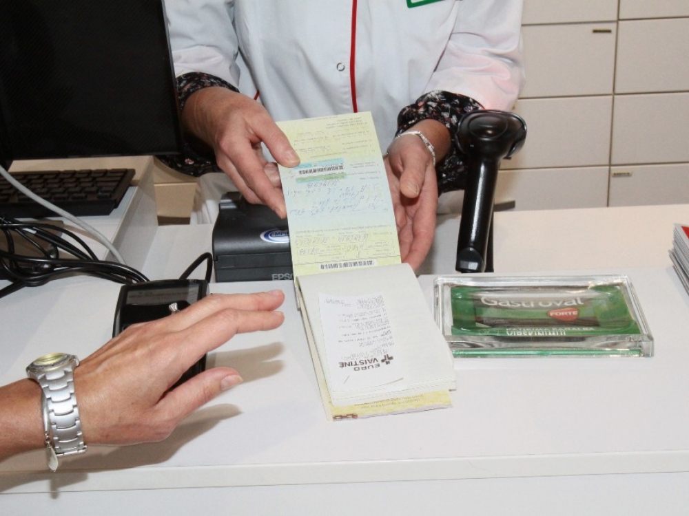 Ne vienam po liepos 12 d. į vaistinę užsukusiam pacientui teko plačiau atverti piniginę, mat vaistai, kuriuos jis vartojo ne vienerius metus, buvo išbraukti iš Kompensuojamųjų vaistų kainyno.