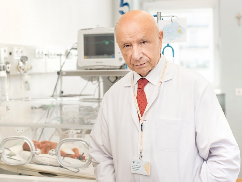 Gydytojas Bogdanas Chazanas, Varšuvos Šventosios Šeimos ligoninės direktorius, buvo atleistas po to, kai atsisakė daryti moteriai abortą. 