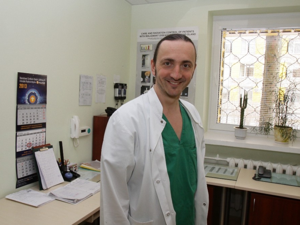 Nacionalinio vėžio instituto gydytojas intervencinis onkologas dr. Mantas Trakymas sako, kad pažangių metodų ankstyvai ligos diagnostikai netrūksta, o vienas jų - vakuuminė biopsija – padeda ne tik tiksliai nustatyti ligą, bet kai kurias atvejais ir gydyti. Šis metodas institute taikomas jau porą metų ir pastaruoju metu tampa vis dažnesnis.