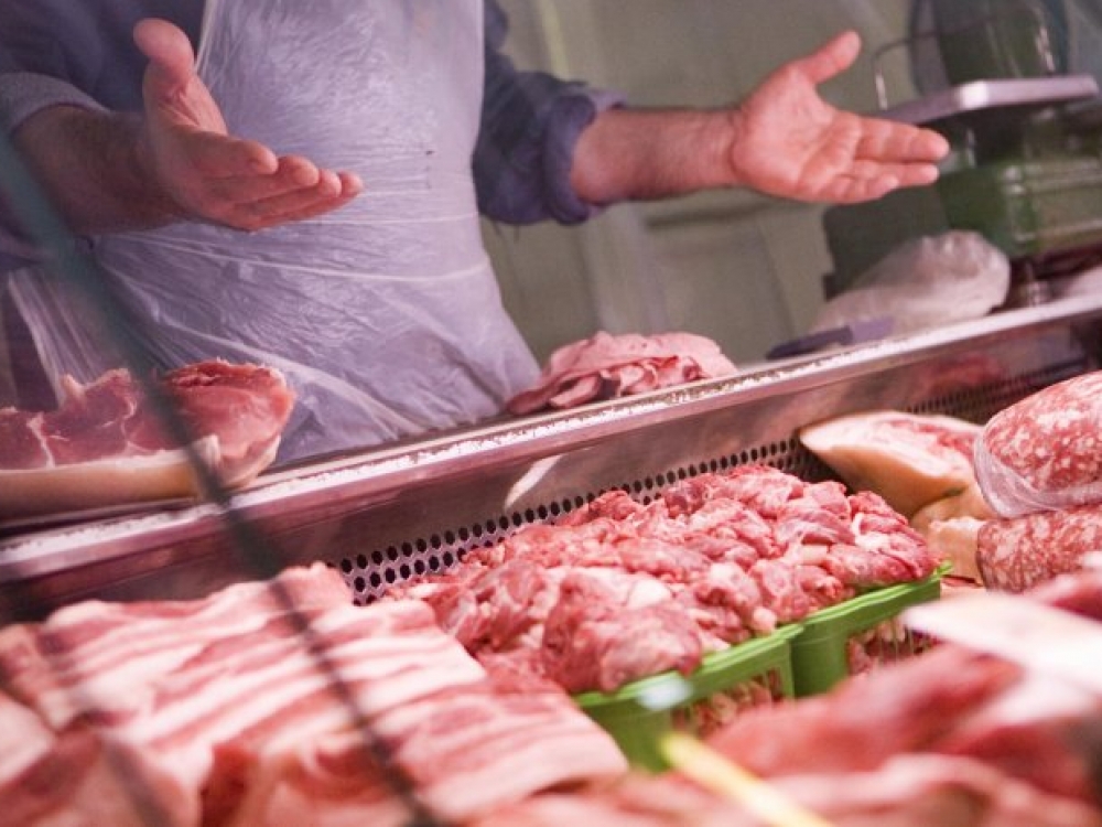  Valstybinė maisto ir veterinarijos tarnyba kontroliuoja Lietuvoje parduodamos mėsos saugą – tvirtinama, kad rinkoje esantys produktai saugūs vartoti. Tačiau tarnyba neatsako už mėsą, pirktą iš nepatvirtintų pardavėjų, neoficialioje prekyvietėje.