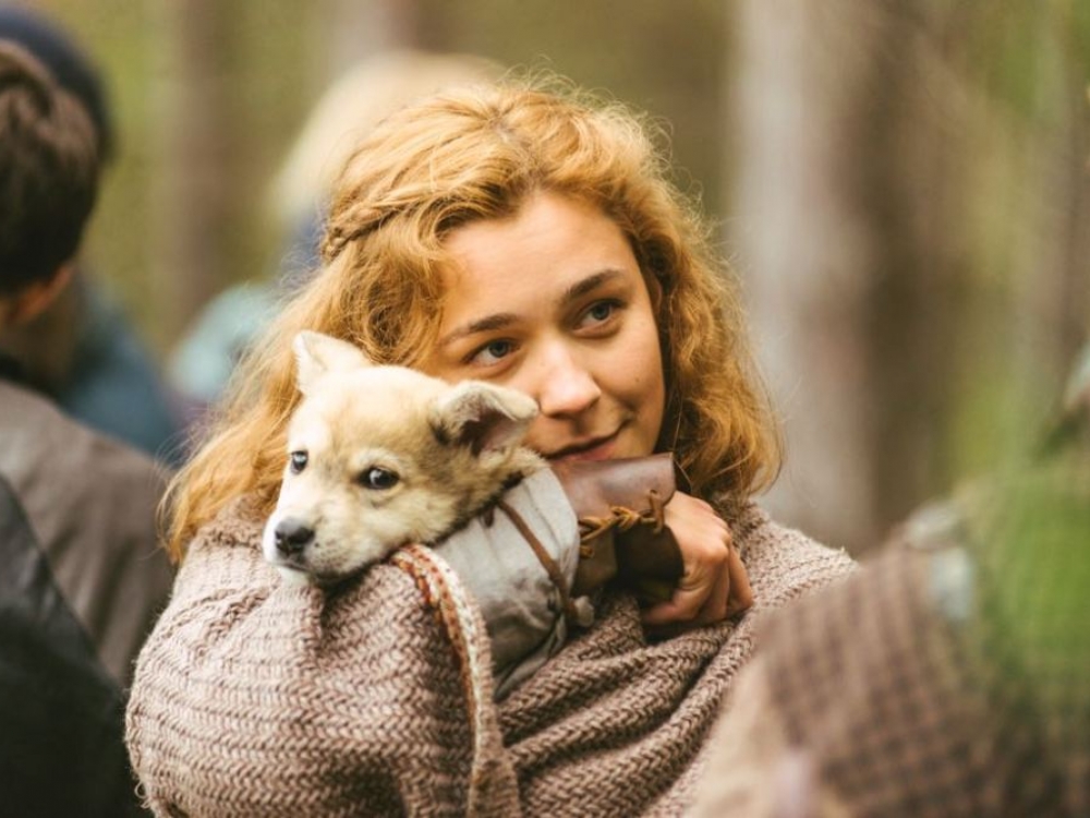 „Pasisekė, kad mane supo žmonės, kuriems rūpėjau, ir kurie suprato. Buvo gyvenime momentų, kai teko kviesti greitąsias bandžiusiems nusižudyti, teko ir tenka glausti ir rūpintis depresijos kamuojamais draugais. Turbūt dėl to depresija man niekada neatrodė kaip „bloga nuotaika“, o emocinė sveikata – nereikalingas rūpestis“, - sako aktorė Aistė Diržiūtė. Nuotr. Lukas Šalna, iš filmo Pagonių žiedas.