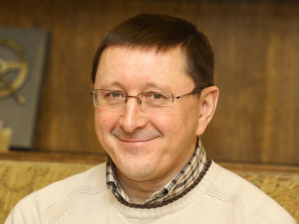 Prisimindamas „Bratkų sąmanės“ laikus, Vytautas Šerėnas atkreipė dėmesį, kad parduotuvėje ji tada kainavo 28 litus, o miške pagamintos samanės galima būdavo įsigyti ir už 8 litus: „Todėl niekas parduotuvėje jos ir nepirkdavo. Į Ignalinos parduotuvę atveždavo du butelius, aš juos, važiuodamas pas tėvus, ir nupirkdavau.“