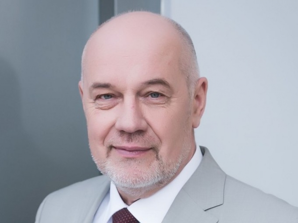 Nuo sausio įsigaliojo pensijų kaupimo pertvarka, pagal kurią nebelieka „Sodros“ pervedimų į privačius pensijų fondus ir įsigalioja nauja kaupimo formulė. „Daug kas dabar kalba apie tuos pensijų fondus ir kaupimą, bet niekas nežiūri, kad per praėjusius metus tie, kurie kaupė, jų kaupiamos lėšos sumažėjo apie keturis penkis procentus“, - sako ekonomistas prof. Romas Lazutka.