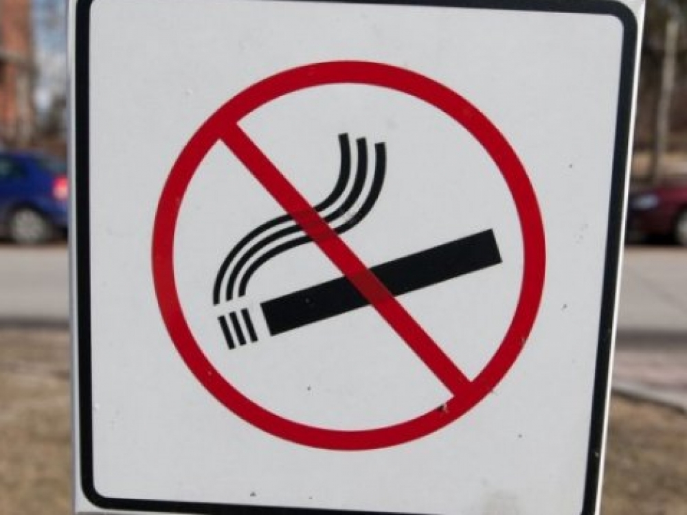 Nerūkymo zonų yra įvairiuose Lietuvos miestuose, tarp jų – Kaune, Palangoje, Šiauliuose, Vilniuje, Ukmergėje.